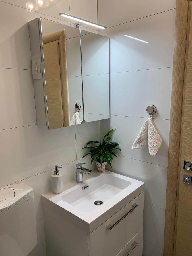 Mm Split Apartment - 5 Min By Car To The Beach & City Center - Free Public Parking ภายนอก รูปภาพ