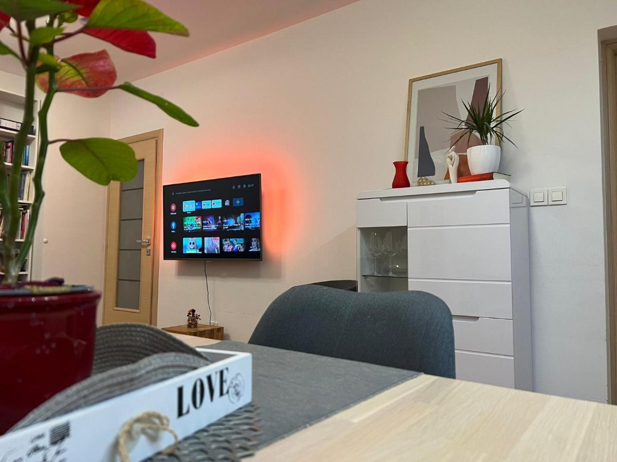 Mm Split Apartment - 5 Min By Car To The Beach & City Center - Free Public Parking ภายนอก รูปภาพ