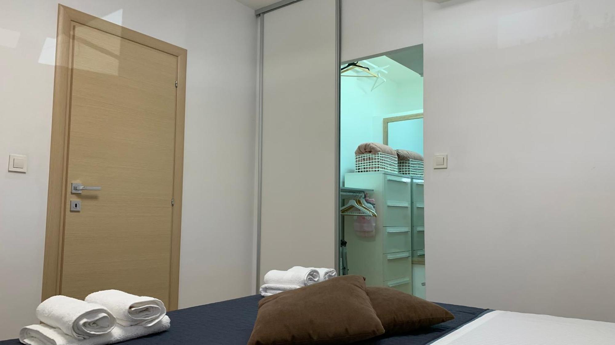 Mm Split Apartment - 5 Min By Car To The Beach & City Center - Free Public Parking ภายนอก รูปภาพ